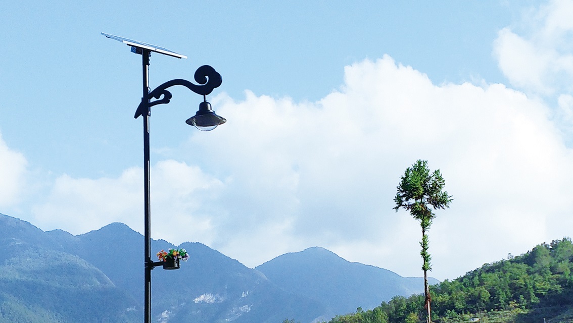 Five advantages and characteristics of solar street lights