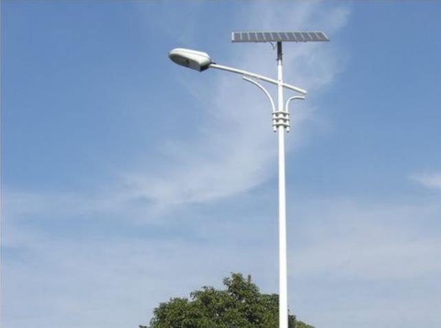 How to determine if the solar street lights are functioning properly during the inspection process?